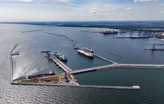 Port w Gdańsku przeładowuje coraz więcej paliw